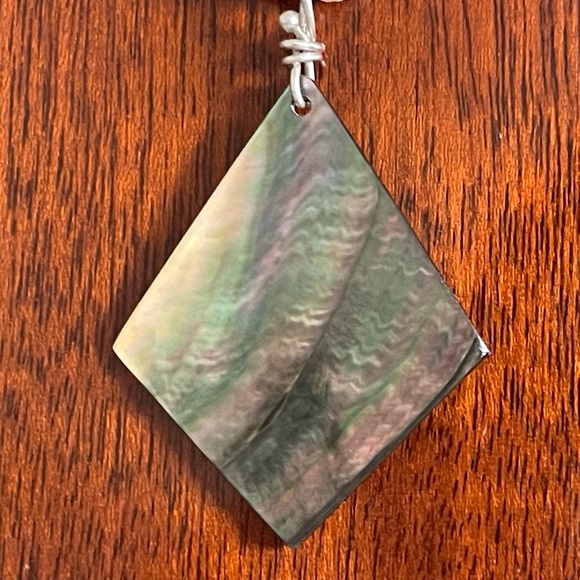 Handcrafted cultured freshwater rice pearl necklace. - Picture 8 of 10